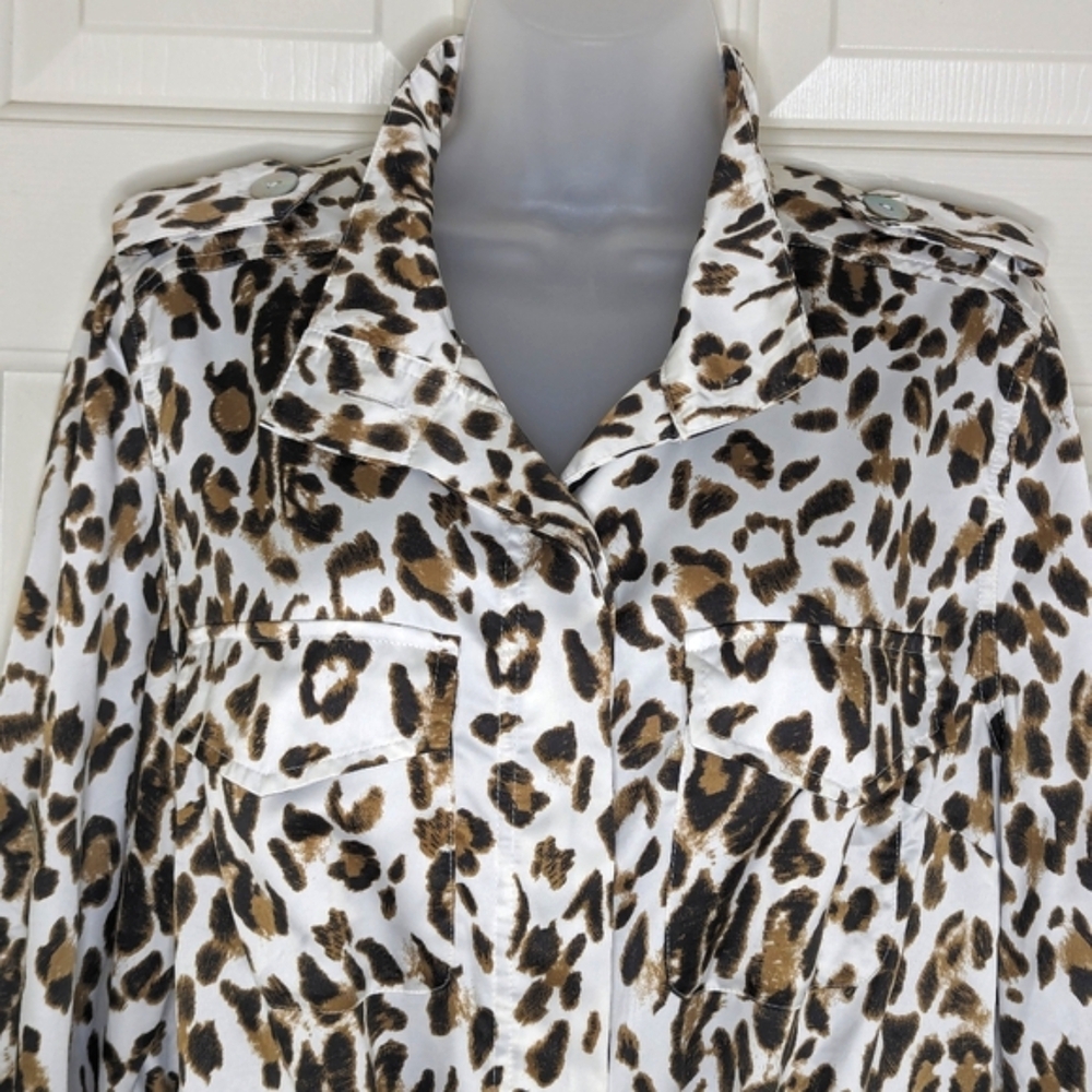 Carson‎ Kressley Leopard Print Tunic Button Front Funnel Neckline Size M